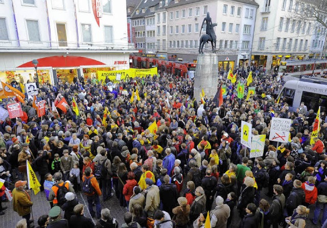 &#8222;Abschalten &#8211; jetzt&#8220;...sssischen  Fessenheim protestierten.   | Foto: Ingo Schneider