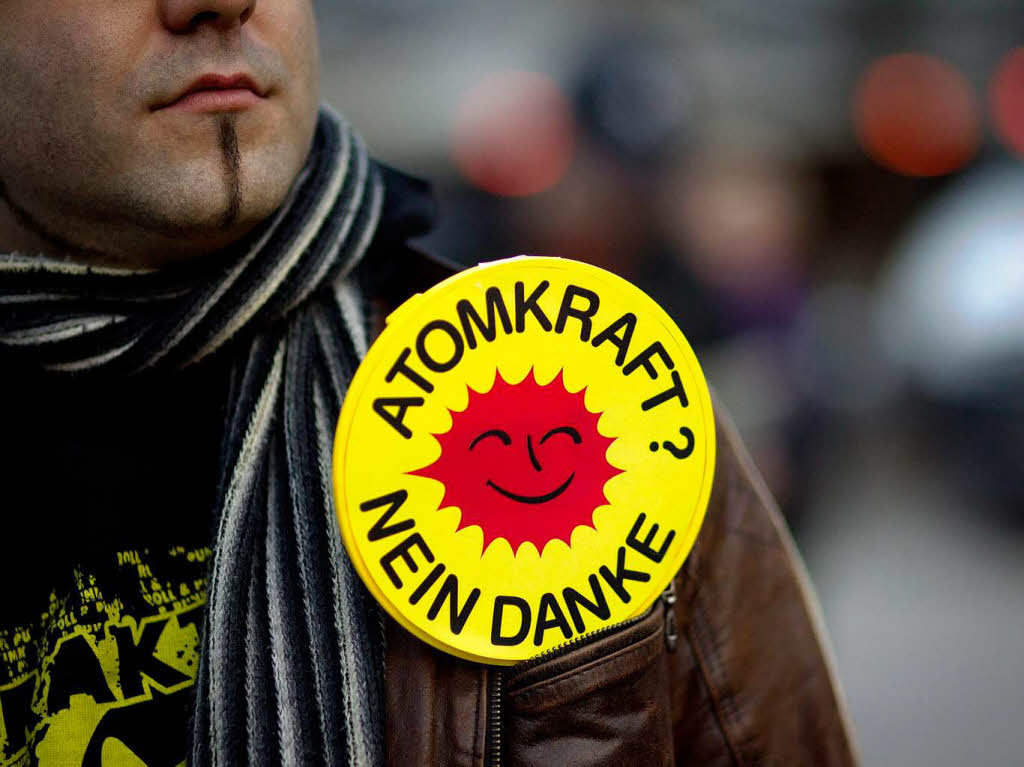 Teilnehmer einer Mahnwache in Mannheim Teilnehmer einer Mahnwache in Mannheim