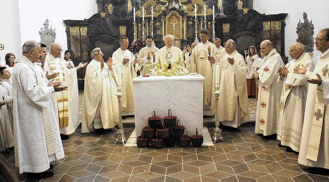 Die erste Heilige Messe auf dem neuen ...ger Meinhard Held (r.). SK-Archivbiild  | Foto: Archiv
