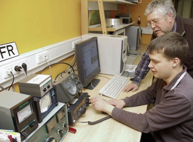 Fasziniert von Technik: Markus Wallsch... und Hans-Joachim Wolbeck sind Funker.  | Foto: Anja Bochtler