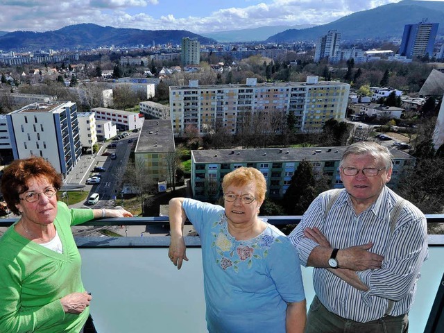 Die drei vom 16. Stock: Karin Frey, Rosemarie Danner,  Emanuel Hug (von links)  | Foto: Michael Bamberger
