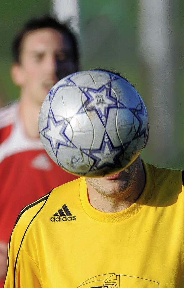 Hinter jedem Ball steckt ein kluger Ko...&#8211; nicht nur in der Kreisliga A.   | Foto: seeger