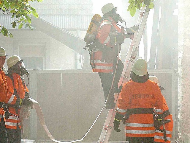 Die Wyhler Feuerwehr bei einer bung.  | Foto: Archivfoto: Jrgen Schweizer