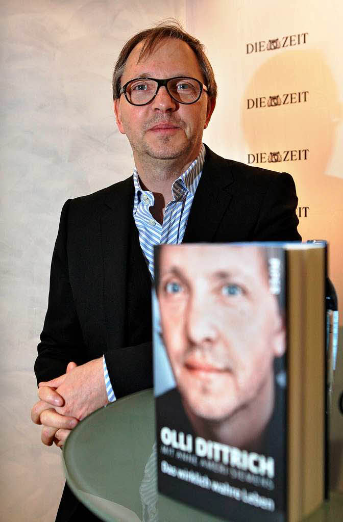 Auch der  Komiker Olli Dittrich vermarktet seine Autobiografie "Das wirklich wahre Leben".