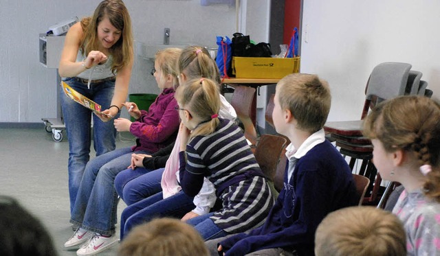 Iris Brettel vom France Mobil unterrichtet die 3 a der Konrad-Adenauer-Schule.   | Foto: Ges