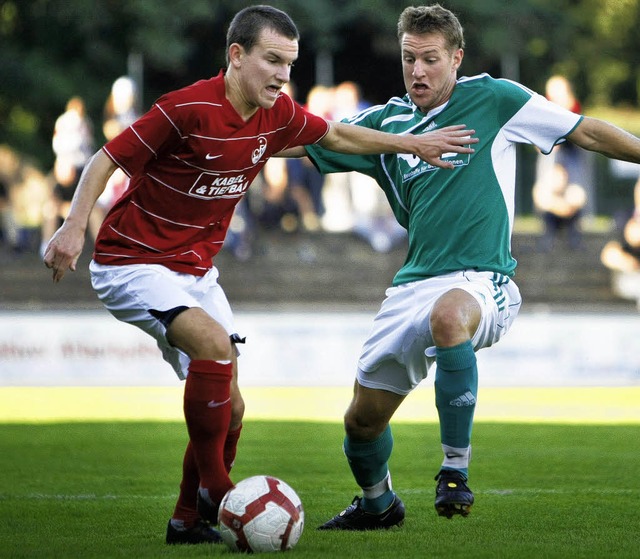 Eine Szene aus dem Derby vom September... den Schutterwlder David Halsinger.    | Foto:  Faruk nver (A)