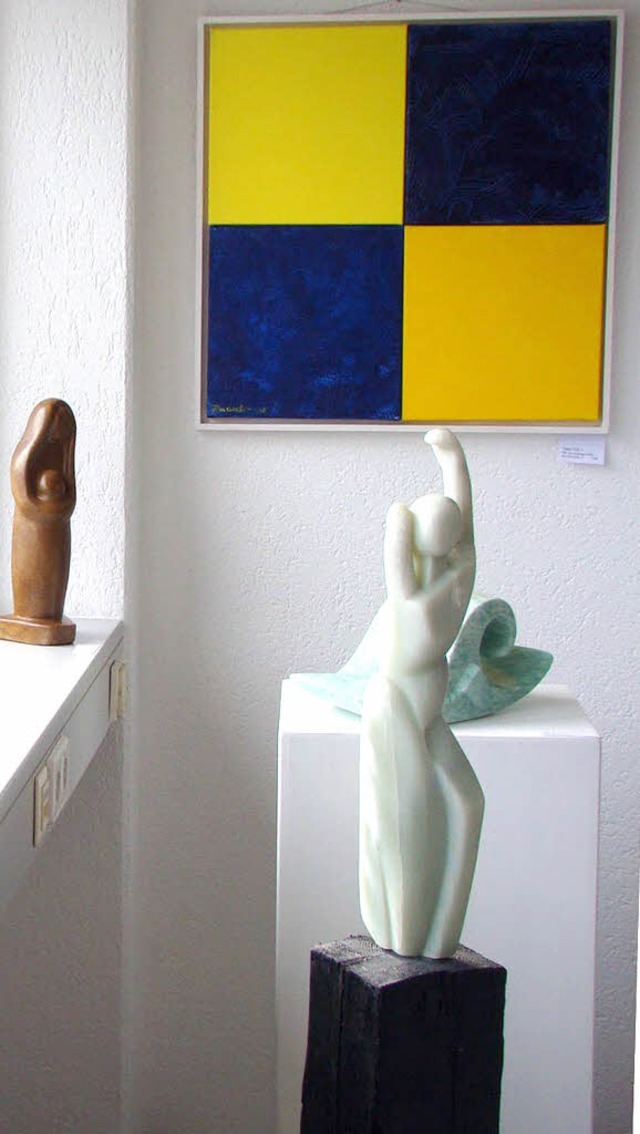 Skulpturen und Malerei der aktuellen Ausstellung.   | Foto: S. Ramm-Weber