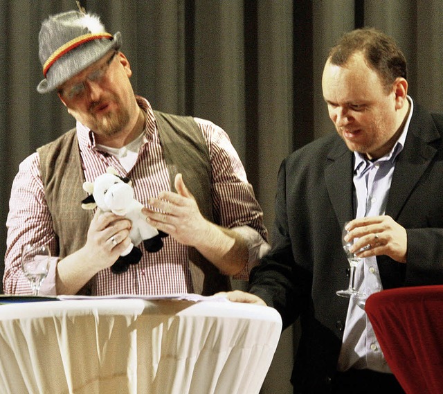 Die Geburt eines   Kalbes, anschaulich...er  (rechts) und Alexander Rieckhoff.   | Foto: Hans Jrgen Kugler