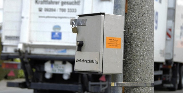 Ein Seitenradar misst die Zahl der Fah...e Grenze im Dreilndereck berqueren.   | Foto: Staub/Privat