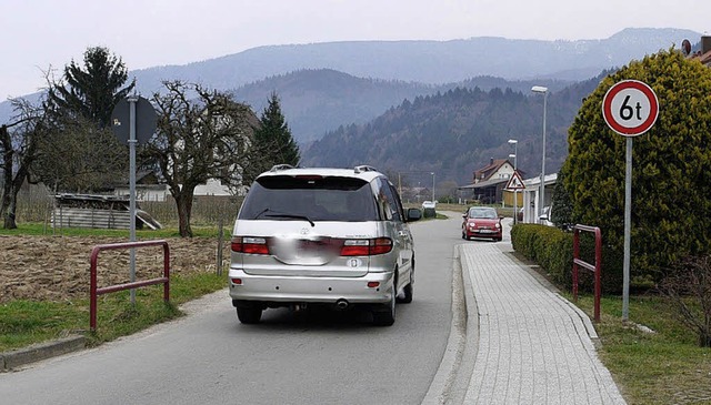 Wer  hat Vorfahrt, wenn sich zwei  auf dieser Brcke begegnen?   | Foto: E. Weiss