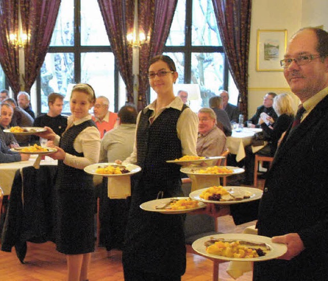 Zum Suppenfleischessen war die Narrenzunft ins Gasthaus Schwanen eingeladen.    | Foto: Sedlak