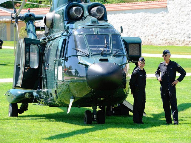 Ein Hubschrauber vom Typ AS 332 L1 Sup...gela Merkel Passagier des Helikopters.  | Foto: dpa