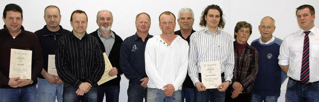 Ehrungen beim Fuballverein Sasbach. Ganz rechts Vorsitzender Stefan Jehl.   | Foto: Roland Vitt