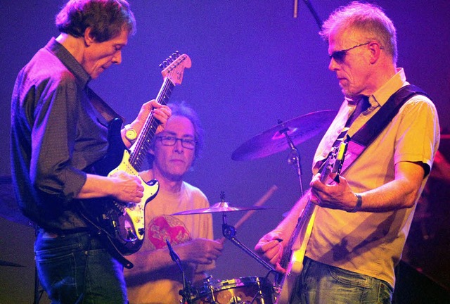 Kraan: Das sind Peter Wolbrandt, Gitar...randt, Drums, und Helmut Hattler, Bass  | Foto: Peter Heck