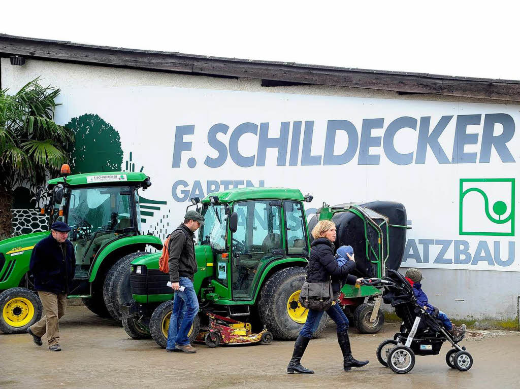 Versteigerung der Gartenbauposten und Landwirtschaftsmaschinen bei Franz Schildecker in Munzingen.