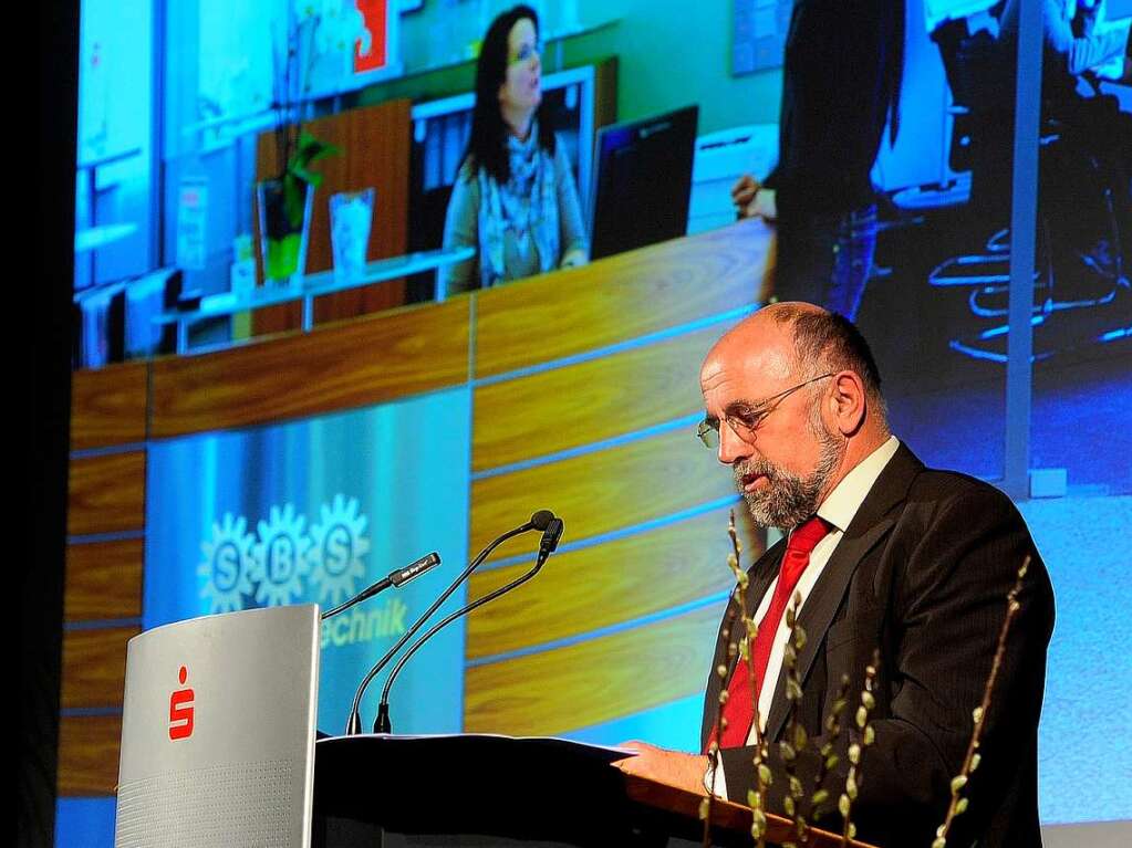 Bauernprsident Werner Rpple hlt die Laudatio auf den Gewinner des Sonderpreises, die  SBS Feintechnik