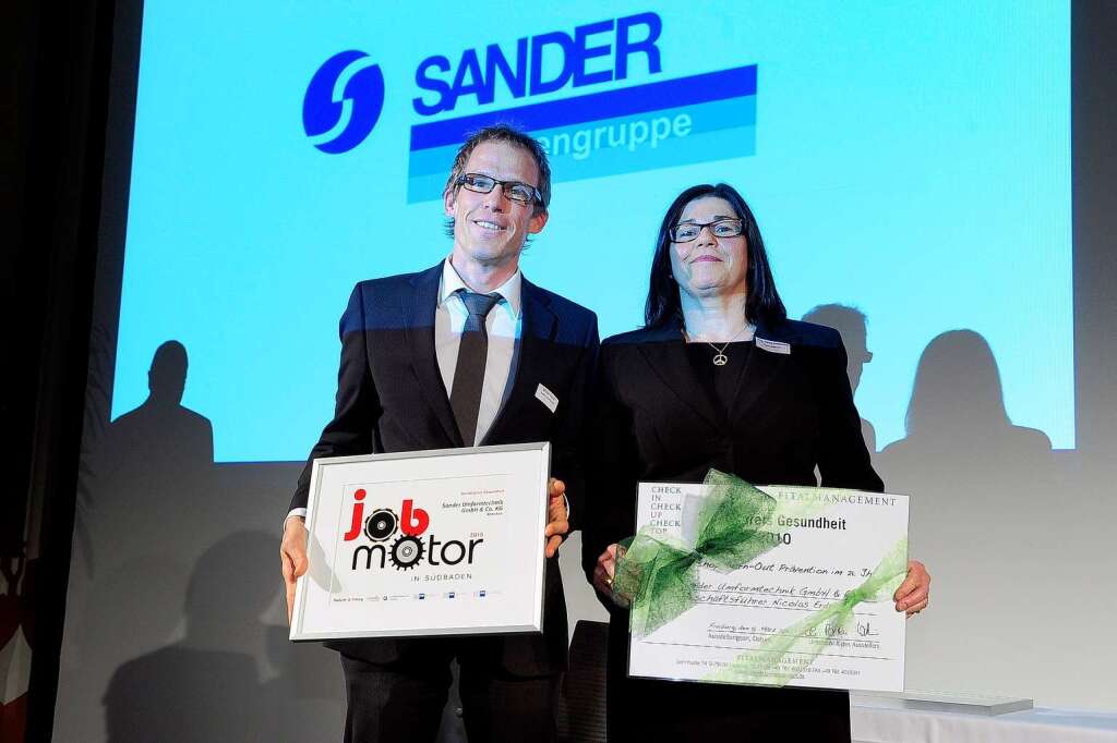 Gewinner des Sonderpreises: Sander Umformtechnik, rechts Laudatorin  Christa Porten-Wollersheim