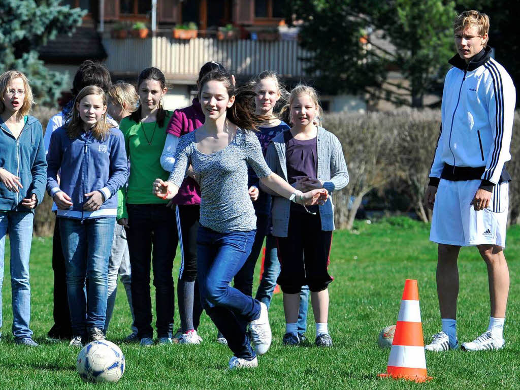 Holger Badstuber beim Sport-Unterricht. Holger Badstuber beim Sport-Unterricht.