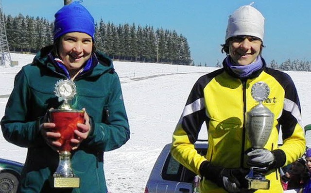Stolze Sieger: Johanna Knpfle (links)...letzte Langlaufrennen des Skiwinters.   | Foto: rombach