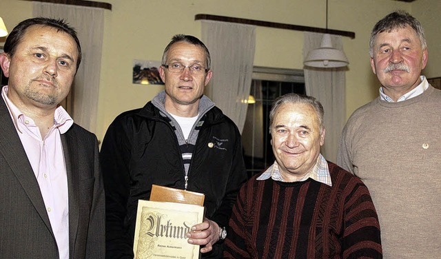 Ehrungen beim Fuballverein  Ettenheim...Hubert Binz und Manfred Siegmund aus.   | Foto: Sandra Decoux-Kone