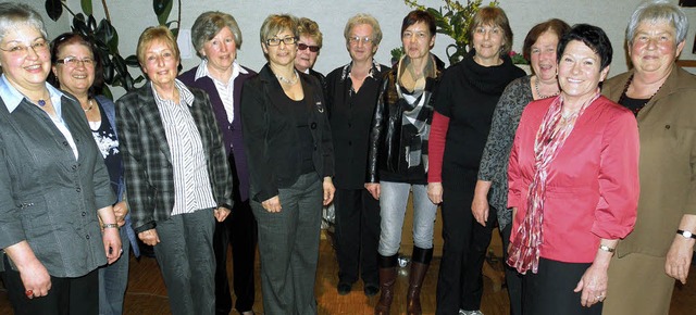 Whrend Erika Geugelin und Gisela Zand...die Belange des Krankenpflegevereins.   | Foto: Schopferer