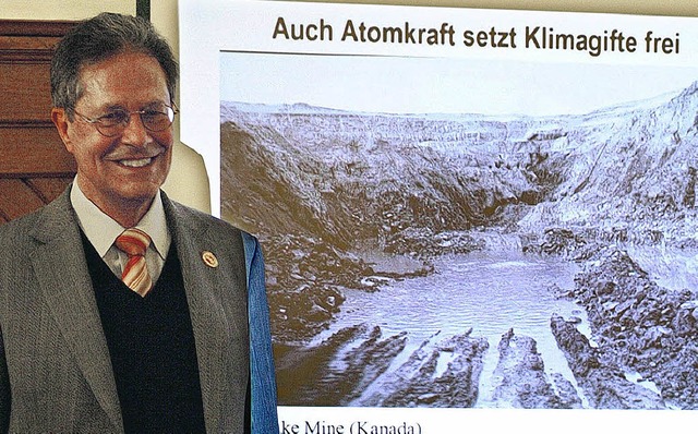Atomkraftgegner Klaus Buchner erluterte die Gefahren beim Abbau von Uran.   | Foto: Speckner