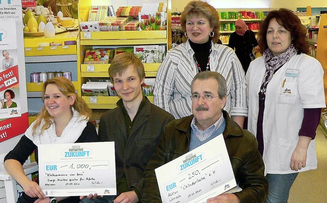 Spenden von insgesamt 1500 Euro vertei...nd) an drei Steinener Sozial-Projekte.  | Foto: Georg Diehl