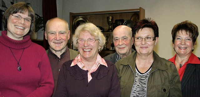 Ehrennadeln und -plaketten gab es fr ...zer, Ilse Klemmer und  Ruth Schweizer.  | Foto: Eva Korinth