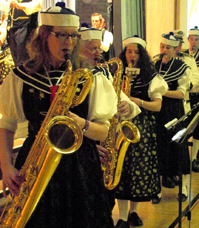 Das zwlfkpfige Saxophonregister der ... &quot;Captain Cook&quot; das Programm  | Foto: Karin Stckl-Steinebrunner