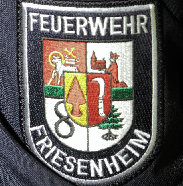 Eine Gesamtwehr, ein Logo: Ein Abzeich...r  ihr altes Wappen (rechts) behalten.  | Foto: BZ
