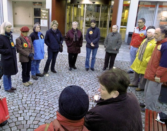 Zur ersten Mahnwache gegen Atomenergie...ch der Brgermeister reihte sich ein.   | Foto: Silke Hartenstein
