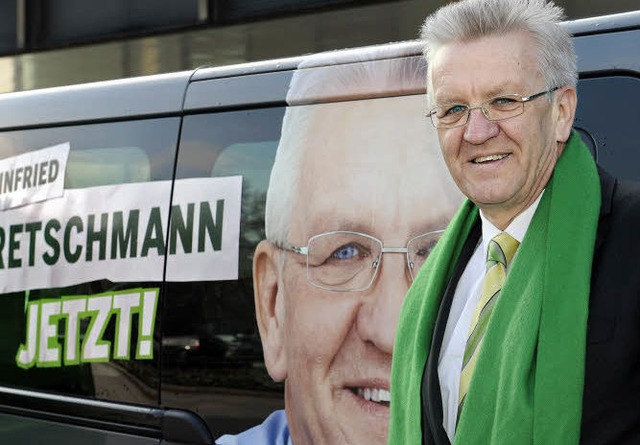 Kleider machen Leute:    Kretschmann i...feinem Zwirn  vor seinem Kampagnenbus   | Foto: dpa/dapd