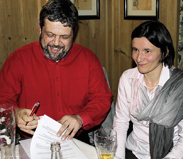 Brgermeister Michael Scharf und  Alis...ie Rume im Kindergarten im Meisenweg.  | Foto: Annette Friedrich