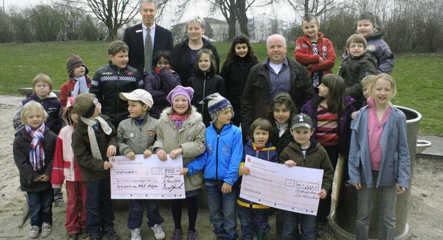 Das Sozialwerk fr hrgeschdigte Kind...n einer erwartungsvollen Kinderschar.   | Foto: Privat