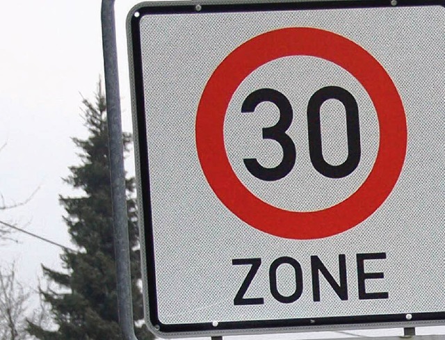 Der Ortschaftsrat  htte gern Tempo 30 in Wintersweiler.   | Foto: Langelott