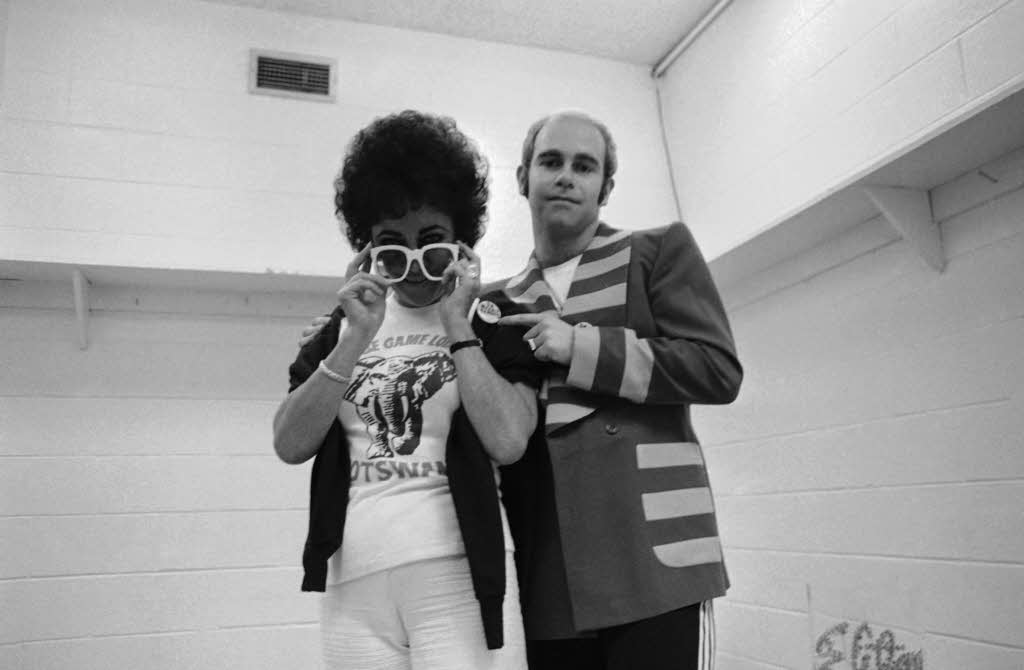 Liz Taylor und Elton John 1976 in Philadelphia.