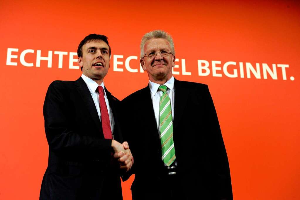 Schulterschluss fr den Endspurt: Winfried Kretschmann und SPD-Spitzenkandidat Nils Schmid machen in den Tagen vor der Landtagswahl 2011 gemeinsam Wahlkampf fr Grn-Rot.