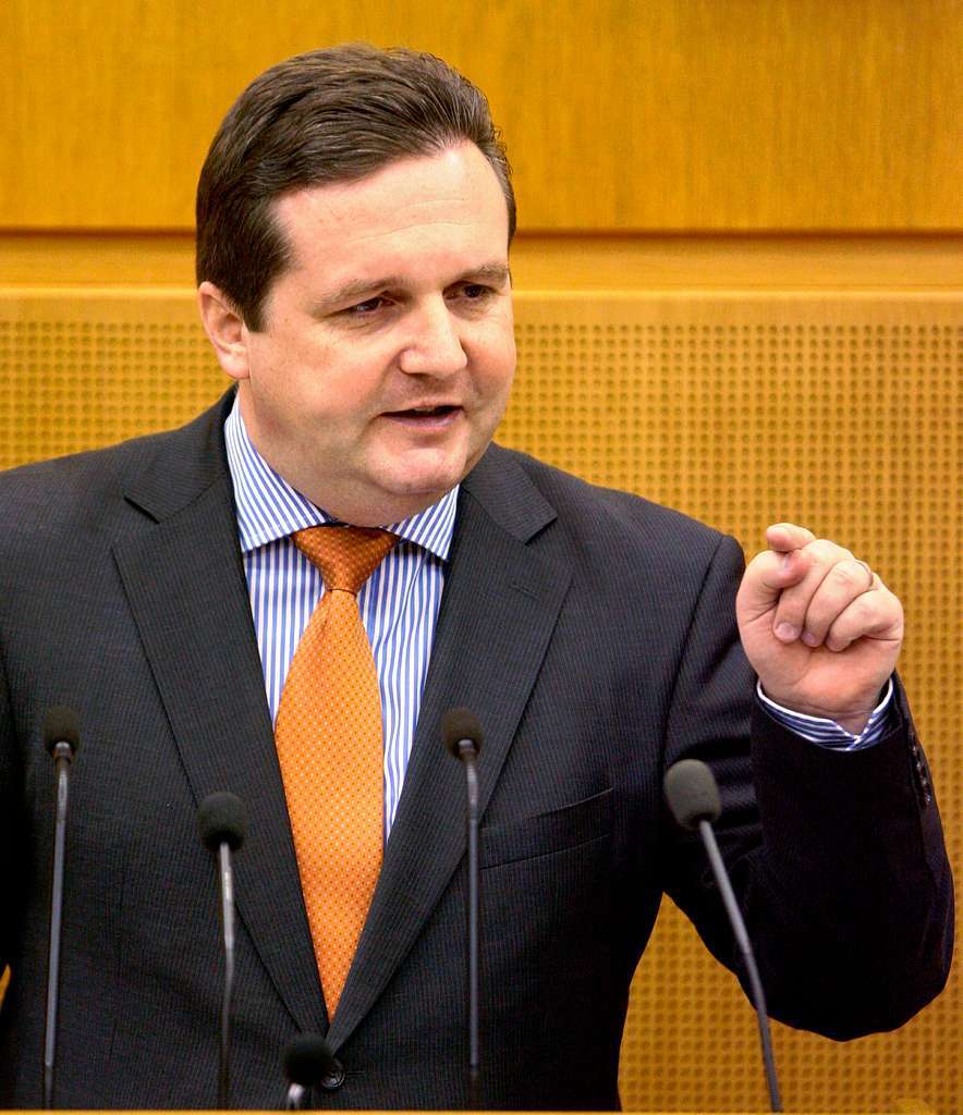Seit 1996 sitzt  Stefan Mappus mit Direktmandat  im Landtag – fr den Wahlkreis Pforzheim.