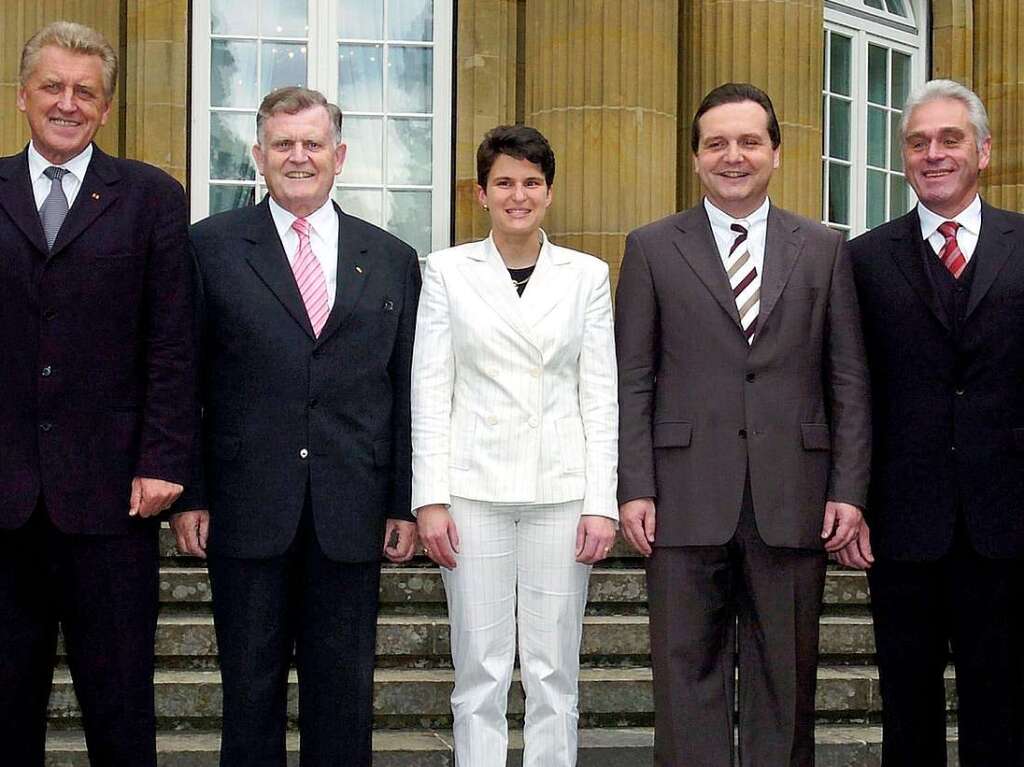 ...2004: Der damalige Ministerprsident Erwin Teufel (zweiter von links) beruft vier neue Minister, darunter Mappus als Umweltminister
