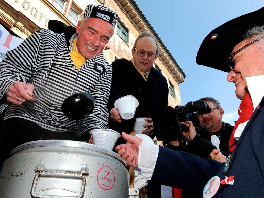 Verurteilt zum Linsensuppeschpfen: Ulrich Goll im Mrz 2011 vor dem nrrischen Jakobiner-Tribunal in Konstanz