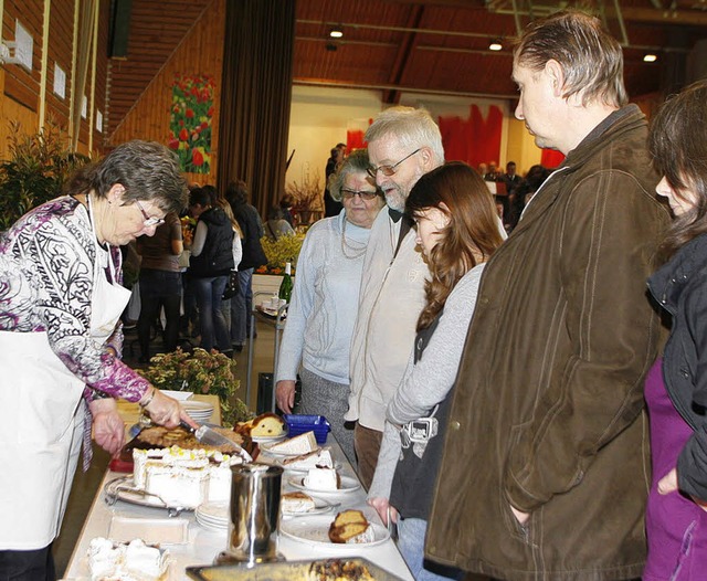 Kaffee- und Kuchenstnde konnten sich ...iserwaldhalle vor Gsten kaum retten.   | Foto: <BZ-Foto>heidi Fssel