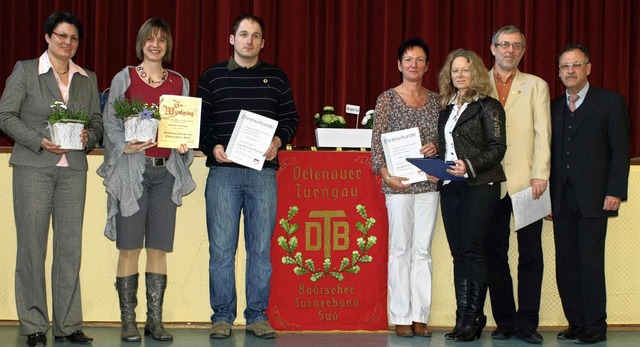 Verbandsehrungen (von links): Ursula S... Gold), Vorsitzender Thomas Stampfer.   | Foto:  Turngau