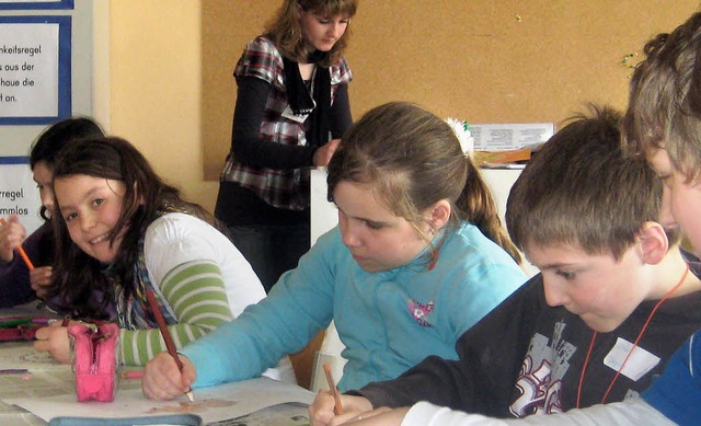 Viel Spa hatten die Kinder beim diesj...r anderem  gebastelt und gemalt wurde.  | Foto: johannes Bitzenhofer