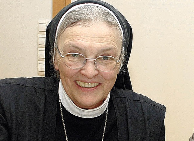 Schwester Frumentia, geborene Marga Ma...m Bundesverdienstkreuz ausgezeichnet.   | Foto: BZ