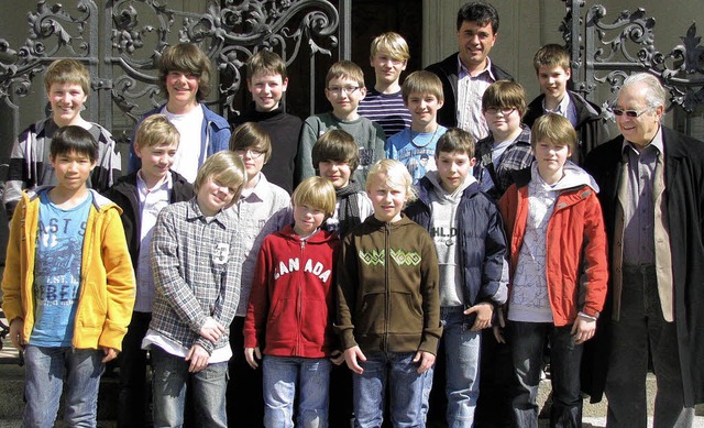 Der berhmte Tlzer Knabenchor mit sei... bis Freitag im Hotel Goldener Knopf.   | Foto: michael gottstein