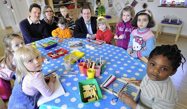 Die Kinder des Oberlin-Kindergartens i...Umann und Martin Grber (von links).   | Foto: Michael Bamberger