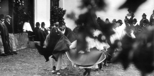 Festtag fr die   Indios in Ecuador: D...m folkloristischen Tanz im Cayambe-Tal  | Foto: Monique Stauder
