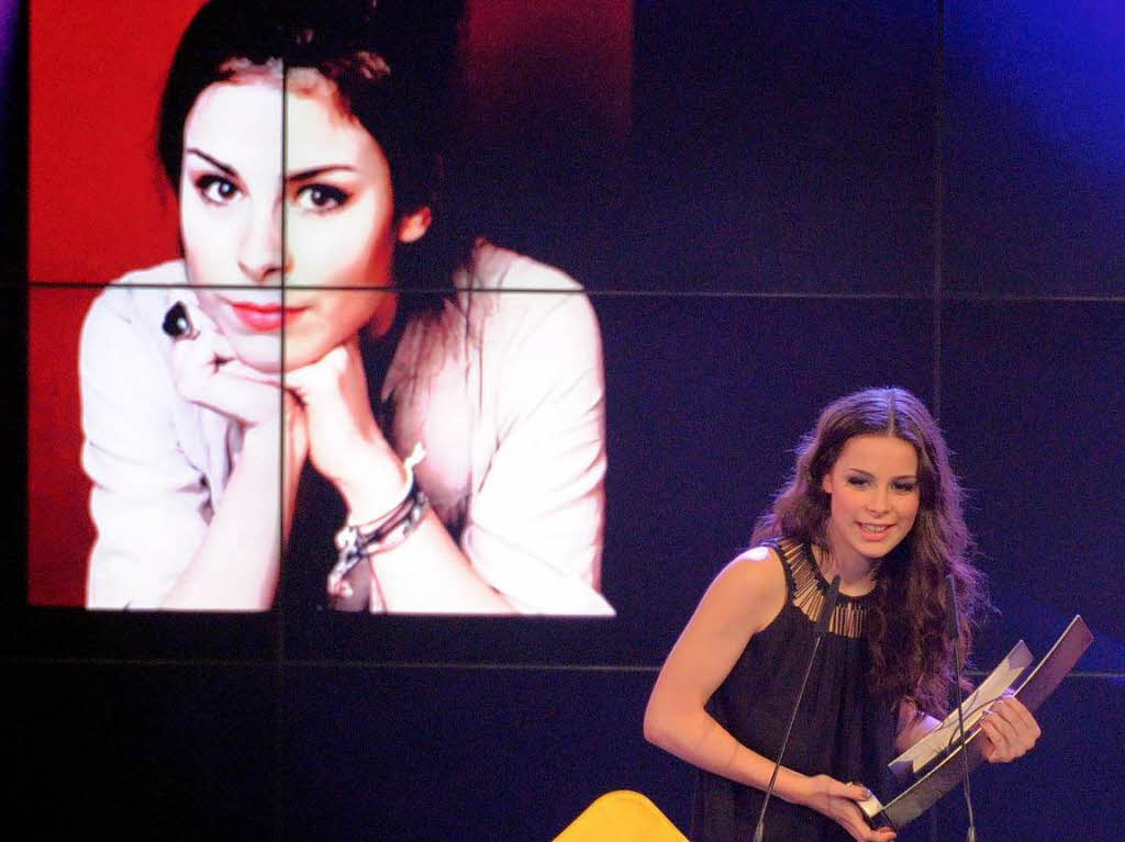 Lena Meyer-Landrut erhlt die Awards 2011 in der Kategorie  „Beste Knstlerin Rock/Pop“ und „Beste Newcomerin“.