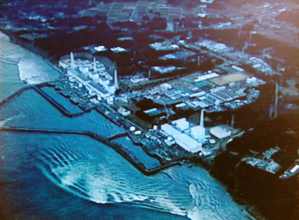 Ein Foto, aufgenommen von einem Hubschrauber, zeigt das Reaktorgelnde kurz nach dem Erdbeben und dem Tsunami am 11. Mrz.