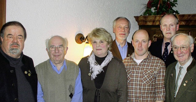 Der neue Vorstand des Imkervereins (vo...ael Nutsch sowie Brgermeister Ahlers   | Foto: Eberhard GroSS